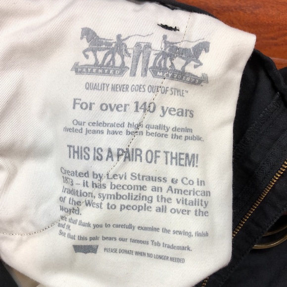 Levi's Black Cotton Cargo With Belt Shorts - Picture 9 of 16